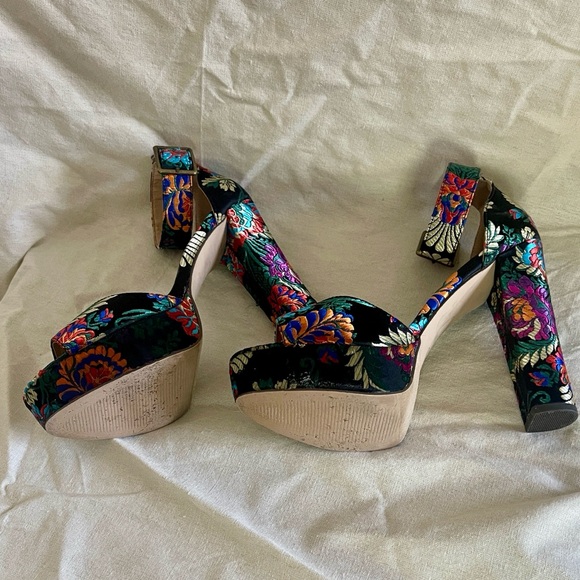 Floral Brocade Platform Heels by It’s women’s size 8 - Picture 6 of 13